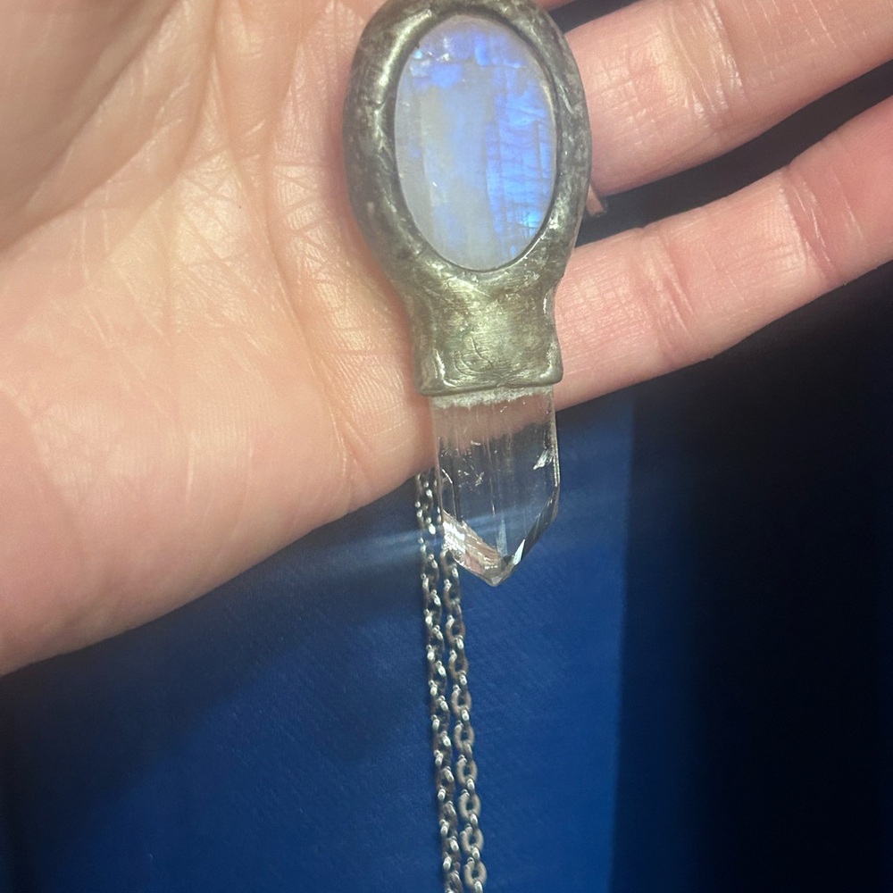 Elegant Silver and Crystal moonstone Pendant Necklace - Picture 4 of 5